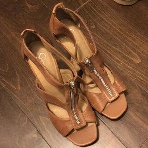 Jessica Simpson high heel